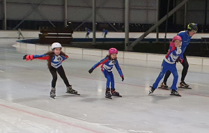 De schaatslessen zijn weer begonnen, meld je nu aan! De schaatslessen zijn weer begonnen, meld je nu aan!